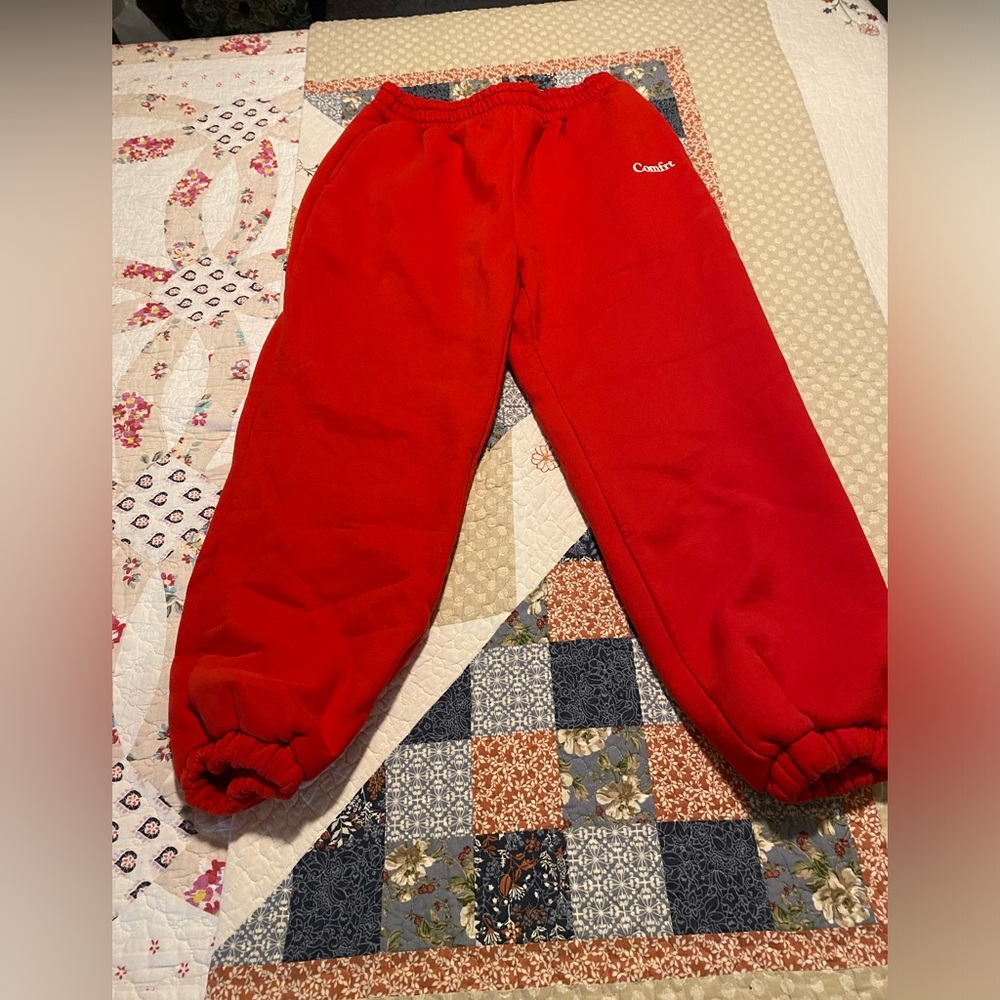 Women’s Red Comfrt Sweatpants, size XL